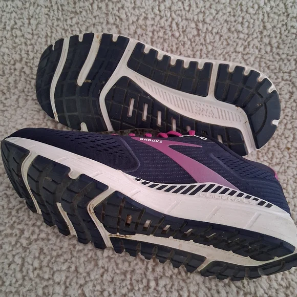 Brooks Women's Ariel 11B Navy Blue Sneakers - Picture 6 of 9